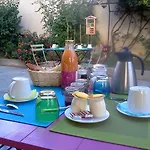 La Clé D'or Couette-café 3*